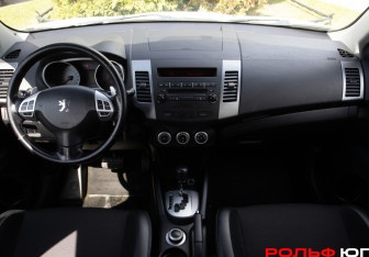 Подержанный автомобиль Peugeot 4007 2008 года (11 фото)