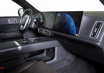 Подержанный автомобиль LiXiang L9 2023 года (11 фото)