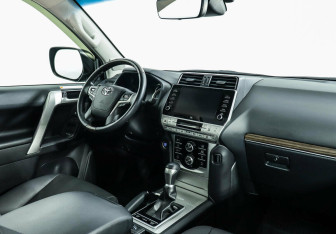 Подержанный автомобиль Toyota Land Cruiser Prado 2021 года (6 фото)