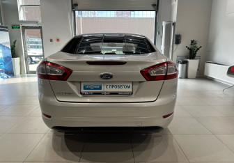 Подержанный автомобиль Ford Mondeo Sedan 2012 года (5 фото)
