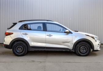 Подержанный автомобиль Kia Rio Hatchback 2021 года (4 фото)