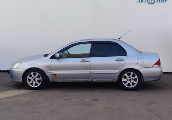 Подержанный автомобиль Mitsubishi Lancer Sedan 2005 года (5 фото)