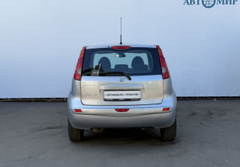 Подержанный автомобиль Nissan Note 2008 года (6 фото)