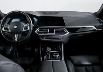 Подержанный автомобиль BMW X5 2019 года (12 фото)