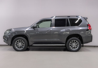 Подержанный автомобиль Toyota Land Cruiser Prado 2019 года (8 фото)