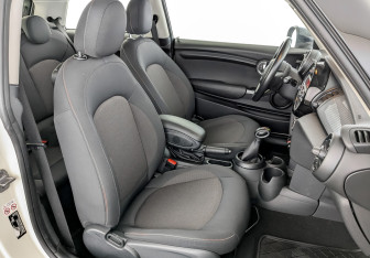 Подержанный автомобиль MINI Hatch 2018 года (11 фото)