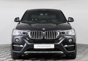 Подержанный автомобиль BMW X4 2017 года (3 фото)