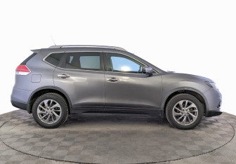 Подержанный автомобиль Nissan X-Trail 2015 года (4 фото)