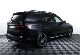 Подержанный автомобиль BMW X7 2023 года (5 фото)