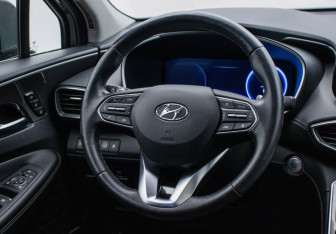 Подержанный автомобиль Hyundai Santa Fe 2022 года (15 фото)