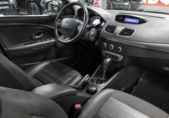 Подержанный автомобиль Renault Fluence 2014 года (13 фото)