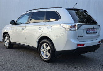 Подержанный автомобиль Mitsubishi Outlander 2013 года (7 фото)
