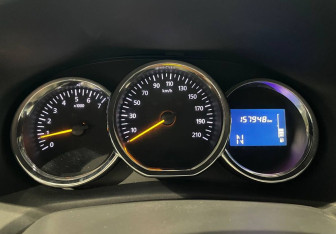 Подержанный автомобиль Renault Logan Sedan 2015 года (15 фото)