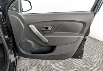 Подержанный автомобиль Renault Logan Sedan 2021 года (19 фото)