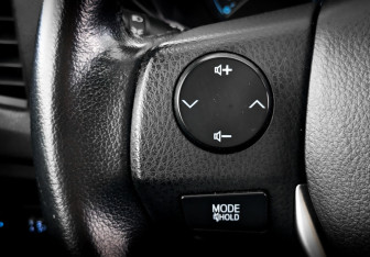 Подержанный автомобиль Toyota Corolla Sedan 2015 года (26 фото)