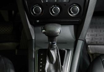 Подержанный автомобиль Skoda Octavia Liftback 2012 года (11 фото)