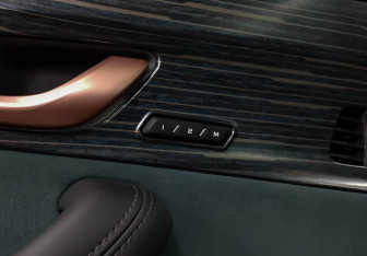 Подержанный автомобиль Geely Monjaro 2024 года (19 фото)