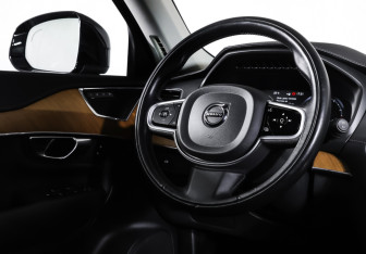 Подержанный автомобиль Volvo XC90 2021 года (12 фото)