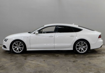 Подержанный автомобиль Audi A7 2012 года (8 фото)