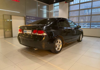 Подержанный автомобиль Honda Civic Sedan 2011 года (4 фото)