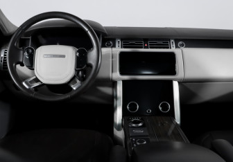 Подержанный автомобиль Land Rover Range Rover 2018 года (12 фото)