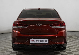Подержанный автомобиль Hyundai Sonata 2018 года (6 фото)