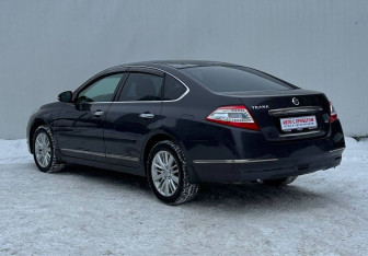 Подержанный автомобиль Nissan Teana 2011 года (7 фото)