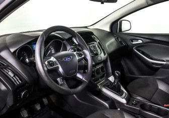 Подержанный автомобиль Ford Focus Wagon 2012 года (10 фото)