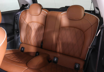 Подержанный автомобиль MINI Hatch 2021 года (12 фото)