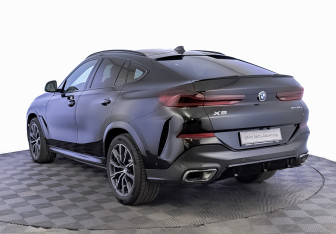 Подержанный автомобиль BMW X6 2021 года (7 фото)