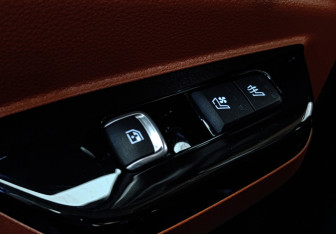 Подержанный автомобиль Kia Carnival 2021 года (10 фото)