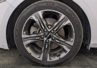 Подержанный автомобиль Kia K5 2022 года (12 фото)
