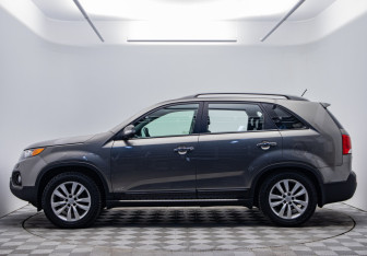 Подержанный автомобиль Kia Sorento 2011 года (8 фото)