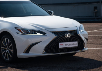 Подержанный автомобиль Lexus ES 2018 года (17 фото)