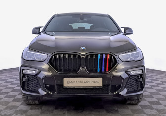 Подержанный автомобиль BMW X6 2021 года (2 фото)