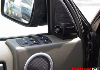 Подержанный автомобиль Land Rover Discovery 2008 года (20 фото)
