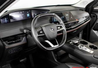 Подержанный автомобиль Changan UNI-K 2023 года (11 фото)