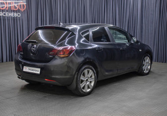 Подержанный автомобиль Opel Astra Hatchback 2011 года (5 фото)