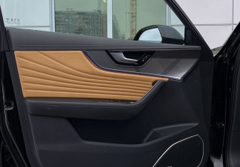 Подержанный автомобиль Hongqi HS5 2023 года (21 фото)