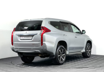 Подержанный автомобиль Mitsubishi Pajero Sport 2019 года (5 фото)
