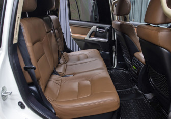 Подержанный автомобиль Toyota Land Cruiser Suv 2015 года (14 фото)