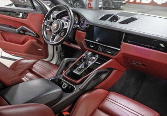 Подержанный автомобиль Porsche Cayenne 2020 года (9 фото)