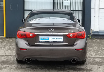 Подержанный автомобиль Infiniti Q50 2015 года (6 фото)