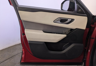 Подержанный автомобиль Land Rover Range Rover Velar 2019 года (19 фото)