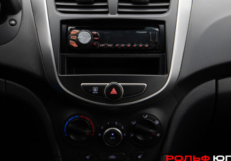Подержанный автомобиль Hyundai Solaris Hatchback 2014 года (12 фото)