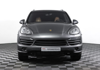 Подержанный автомобиль Porsche Cayenne 2012 года (2 фото)