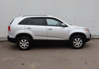 Подержанный автомобиль Kia Sorento 2011 года (7 фото)