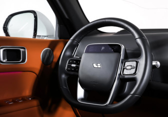 Подержанный автомобиль LiXiang L7 2024 года (12 фото)