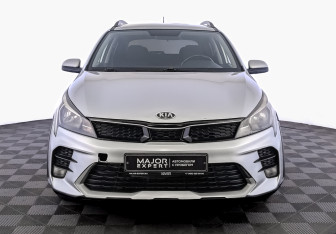 Подержанный автомобиль Kia Rio Hatchback 2021 года (2 фото)