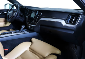 Подержанный автомобиль Volvo XC60 2019 года (11 фото)